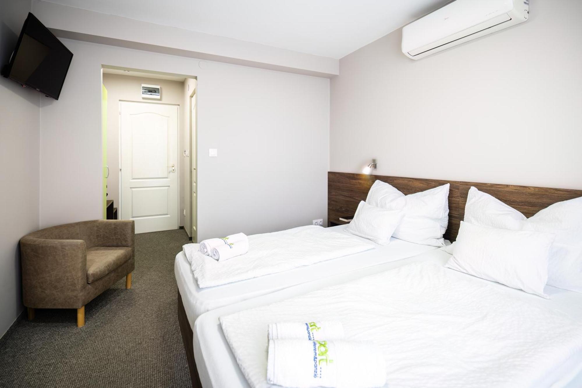 Port Etterem&Panzio Bed and Breakfast Balatonmáriafürdő Buitenkant foto