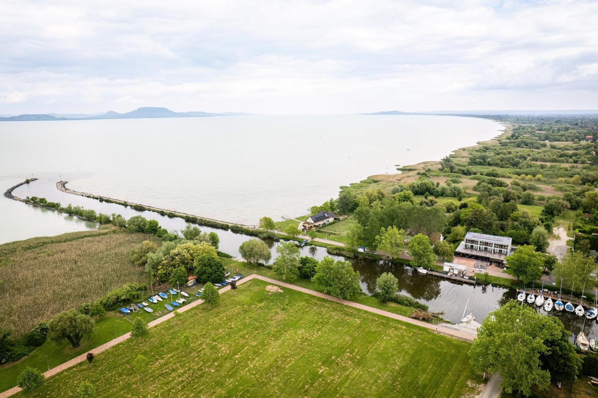 Port Etterem&Panzio Bed and Breakfast Balatonmáriafürdő Buitenkant foto