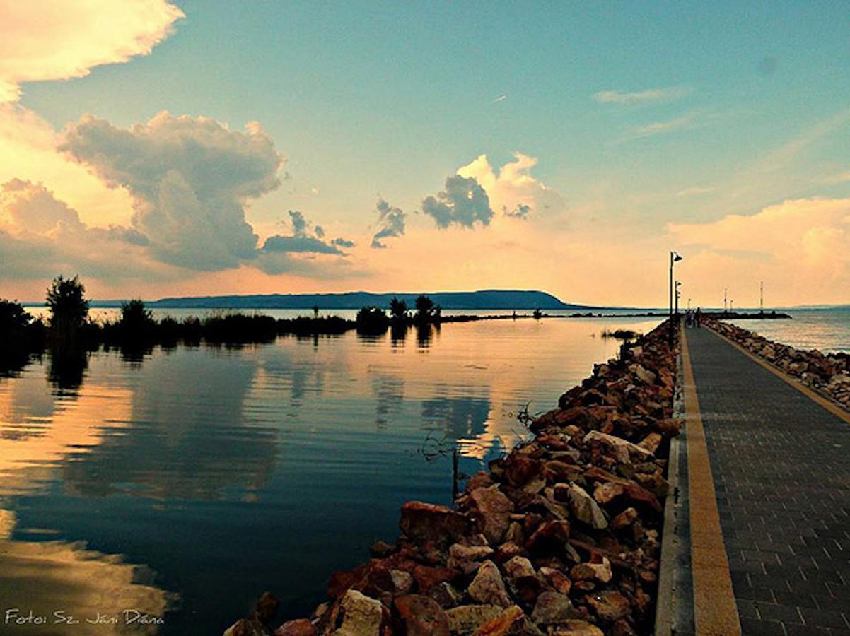 Port Etterem&Panzio Bed and Breakfast Balatonmáriafürdő Buitenkant foto
