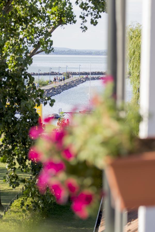 Port Etterem&Panzio Bed and Breakfast Balatonmáriafürdő Buitenkant foto